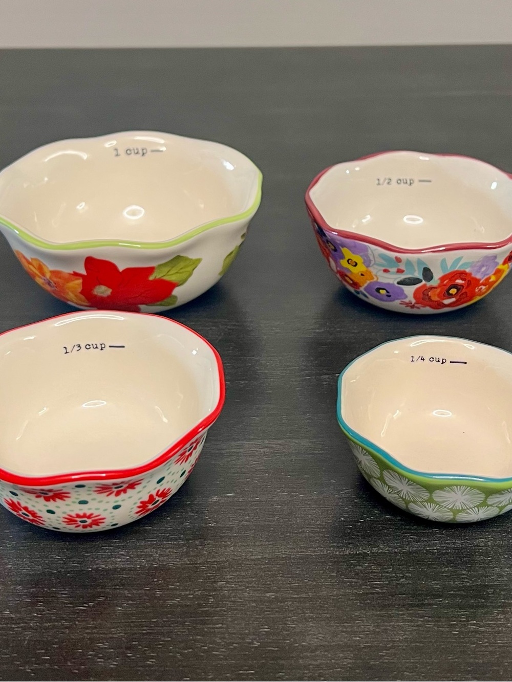 The Pioneer Woman Set Of 4 Measuring Bowls/Cups Scalloped Edges Colorful